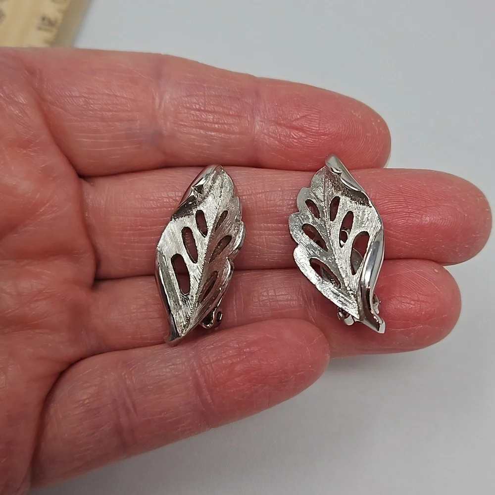 Vintage leaf earrings